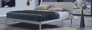 Modern bedroom with an Auping Essential bed, side tables, and decorative elements.
