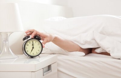 כמה שעות שינה אנחנו באמת צריכים?